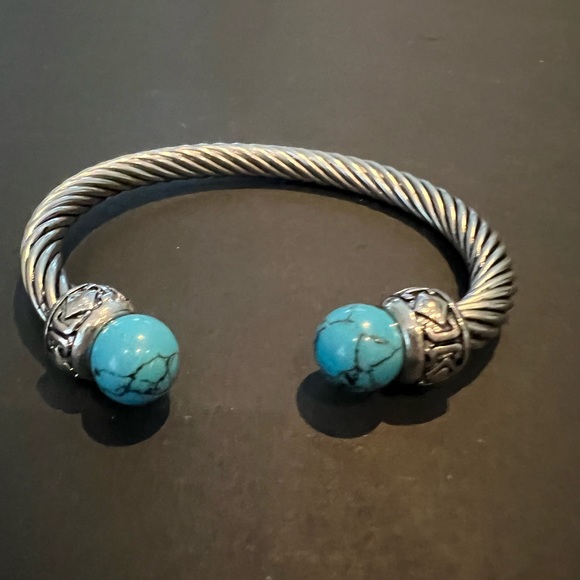 Silver bangle - Picture 2 of 2